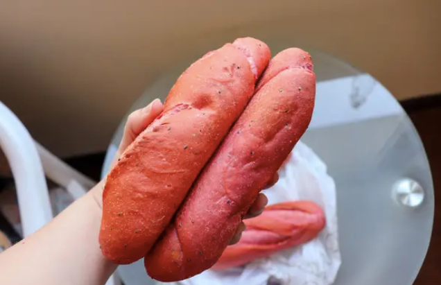 Báo nước ngoài nói về ổ bánh mì giải cứu thanh long của Việt Nam - Ảnh 10.