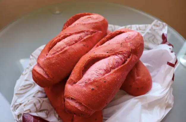 Báo nước ngoài nói về ổ bánh mì giải cứu thanh long của Việt Nam - Ảnh 11.