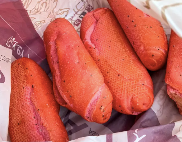 Báo nước ngoài nói về ổ bánh mì giải cứu thanh long của Việt Nam - Ảnh 12.