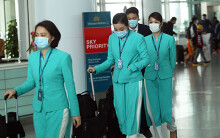 Hàng không, đường bộ cùng bế tắc vì dịch Covid-19: Khách đi tàu lửa giảm gần 50%, hàng không mất 25.000 tỉ đồng