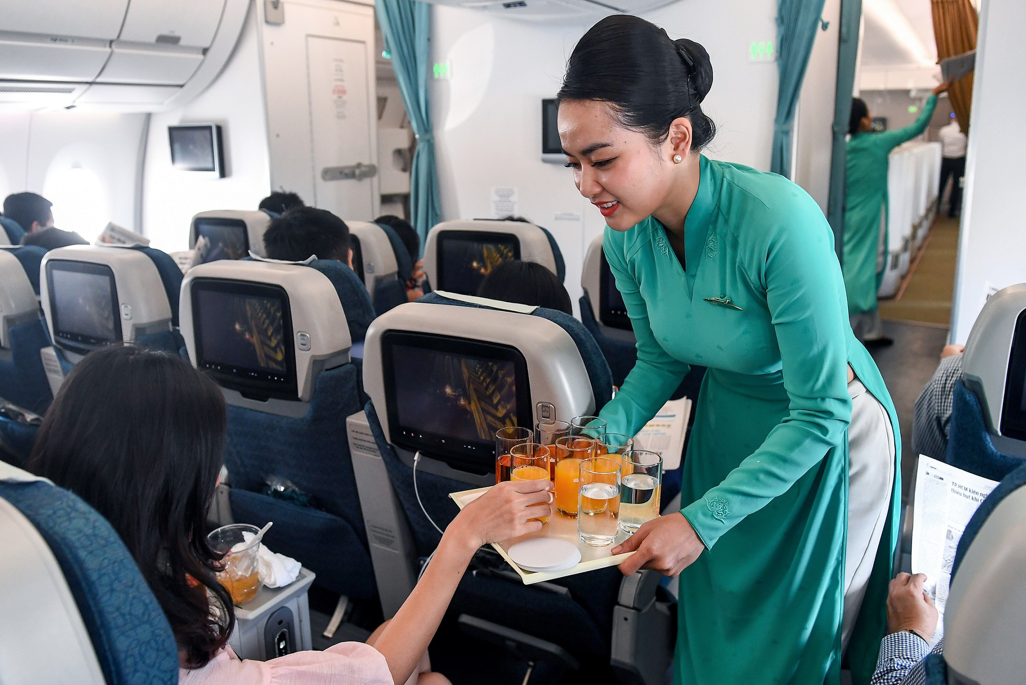 Vietnam Airlines mở bán đồng giá vé chặng nội địa chỉ 199 nghìn đồng/chiều - Ảnh 2. Vietnam Airlines mở bán đồng giá vé chặng nội địa chỉ 199 nghìn đồng/chiều - Ảnh 2.