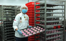 Ông Kao Siêu Lực tiếp tục gây sốt với bánh mì thanh long nhân sầu riêng