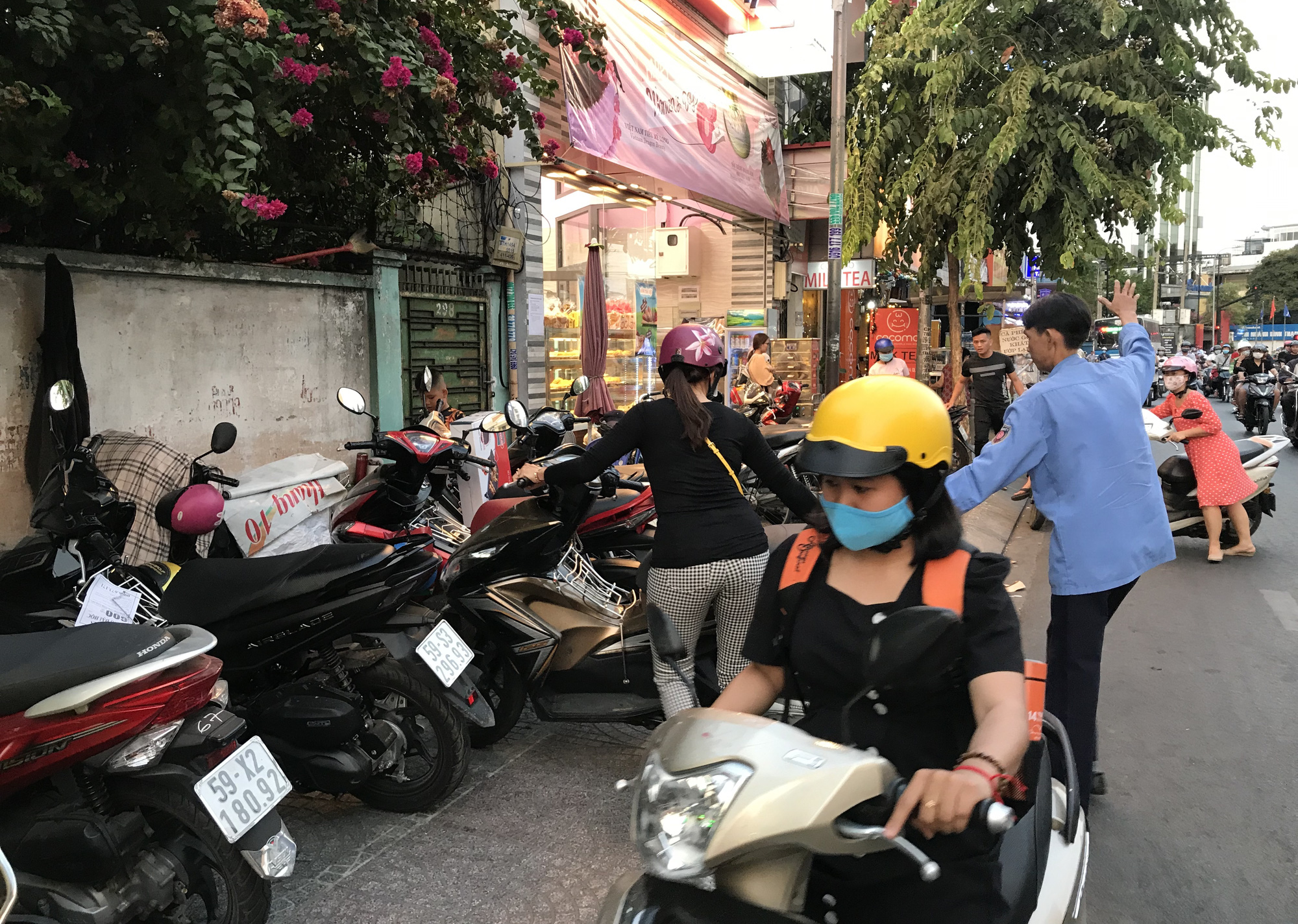 Từ giải cứu thanh long vì dịch Covid-19, ông Kao Siêu Lực đã làm 'thăng hoa nông sản Việt' - Ảnh 1. Từ giải cứu thanh long vì dịch Covid-19, ông Kao Siêu Lực đã làm 'thăng hoa nông sản Việt' - Ảnh 1.