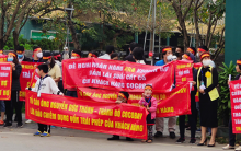 Khách hàng Cocobay lần thứ ba vây kín cổng trụ sở Thành Đô 'vì không biết phải chọn như thế nào'