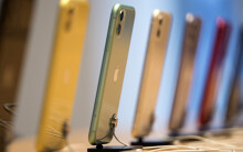 iPhone phiên bản pin rời khả năng được Apple cân nhắc ra mắt vì áp lực cạnh tranh