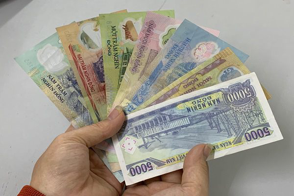 Tiền mặt - ổ bệnh tiềm ẩn trong thời corona - Ảnh 1.