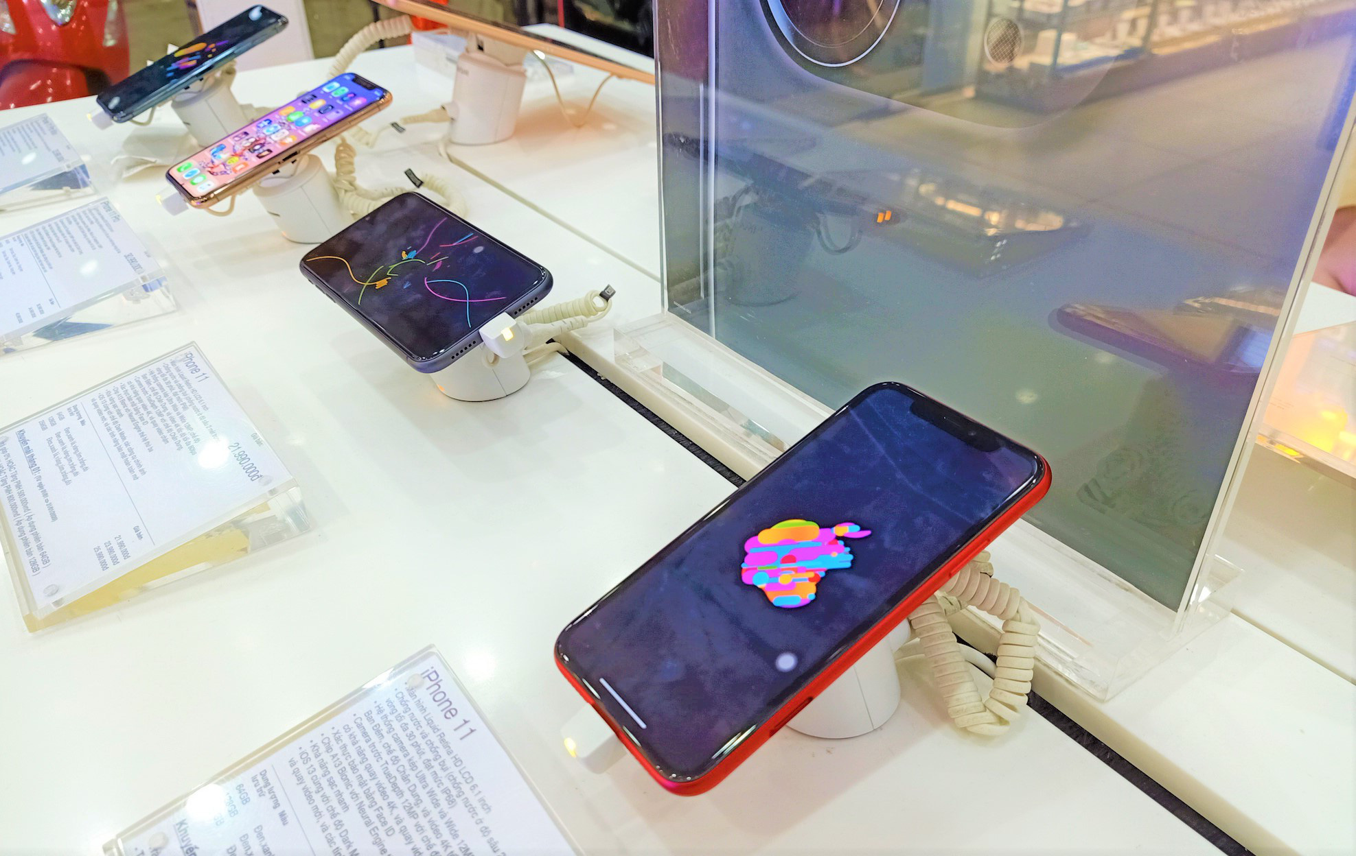 Điện thoại giảm giá tuần này: iPhone xách tay có giá mềm hơn - Ảnh 1. Điện thoại giảm giá tuần này: iPhone xách tay có giá mềm hơn - Ảnh 1.