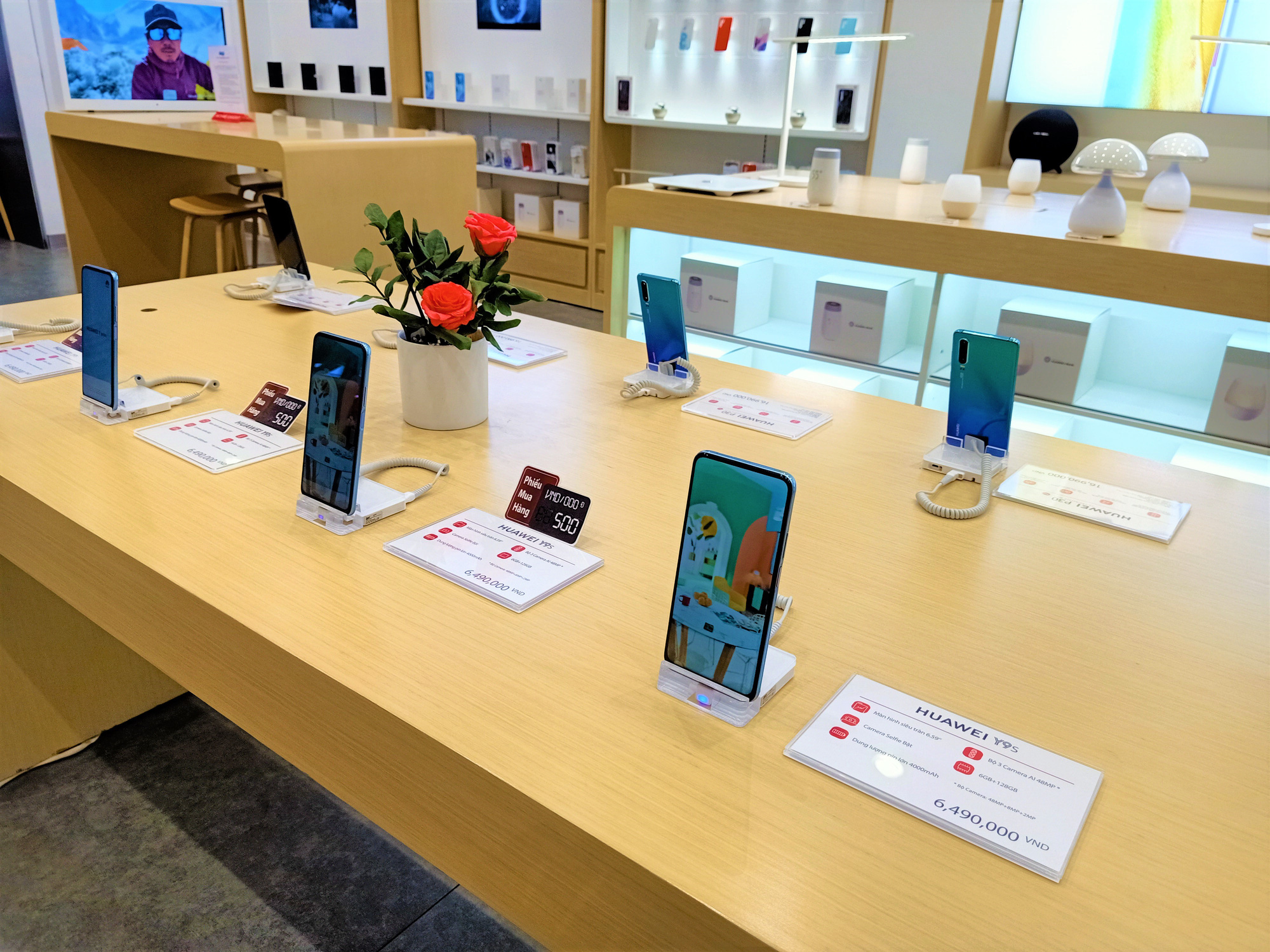 Điện thoại giảm giá tuần này: iPhone xách tay có giá mềm hơn - Ảnh 3. Điện thoại giảm giá tuần này: iPhone xách tay có giá mềm hơn - Ảnh 3.