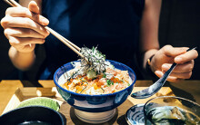 Ghi nhớ những hành động cần tránh khi dùng đũa để ai cũng muốn ăn chung mâm với bạn