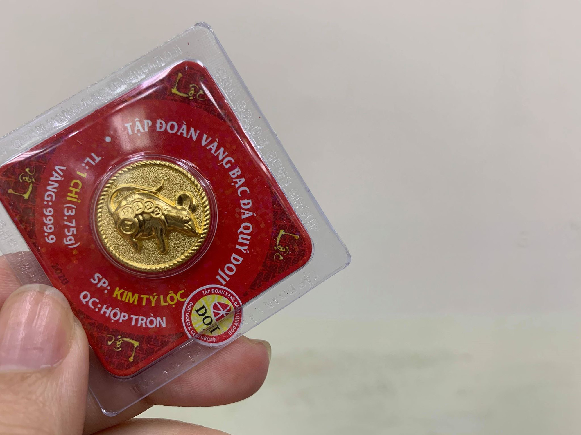Chuyện lạ ngày vía Thần tài, giá vàng liên tục giảm, người người đổ xô đi mua vàng cầu may - Ảnh 11. Chuyện lạ ngày vía Thần tài, giá vàng liên tục giảm, người người đổ xô đi mua vàng cầu may - Ảnh 11.