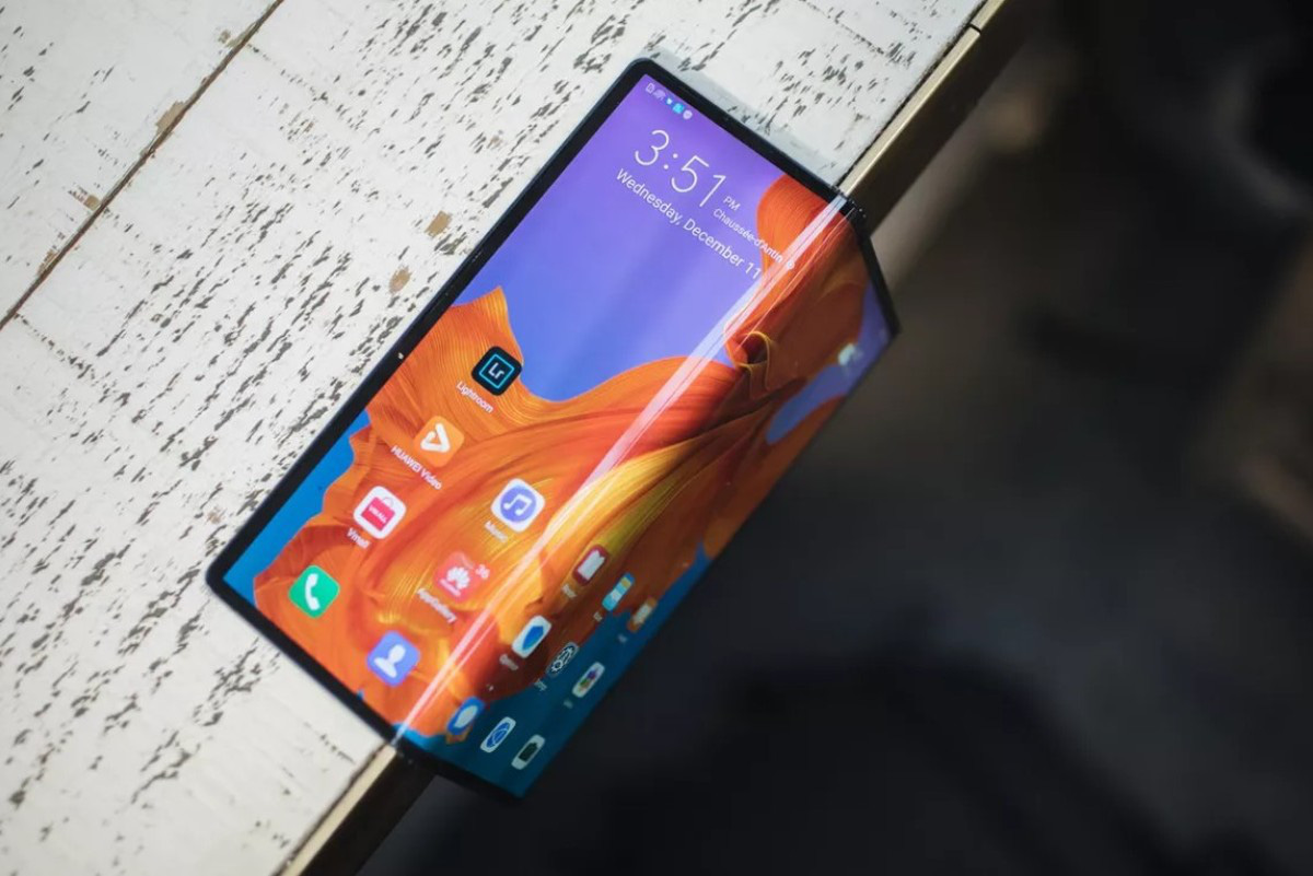 Lộ video cho thấy Huawei Mate X đã có thể chạy ứng dụng Google - Ảnh 2. Lộ video cho thấy Huawei Mate X đã có thể chạy ứng dụng Google - Ảnh 2.