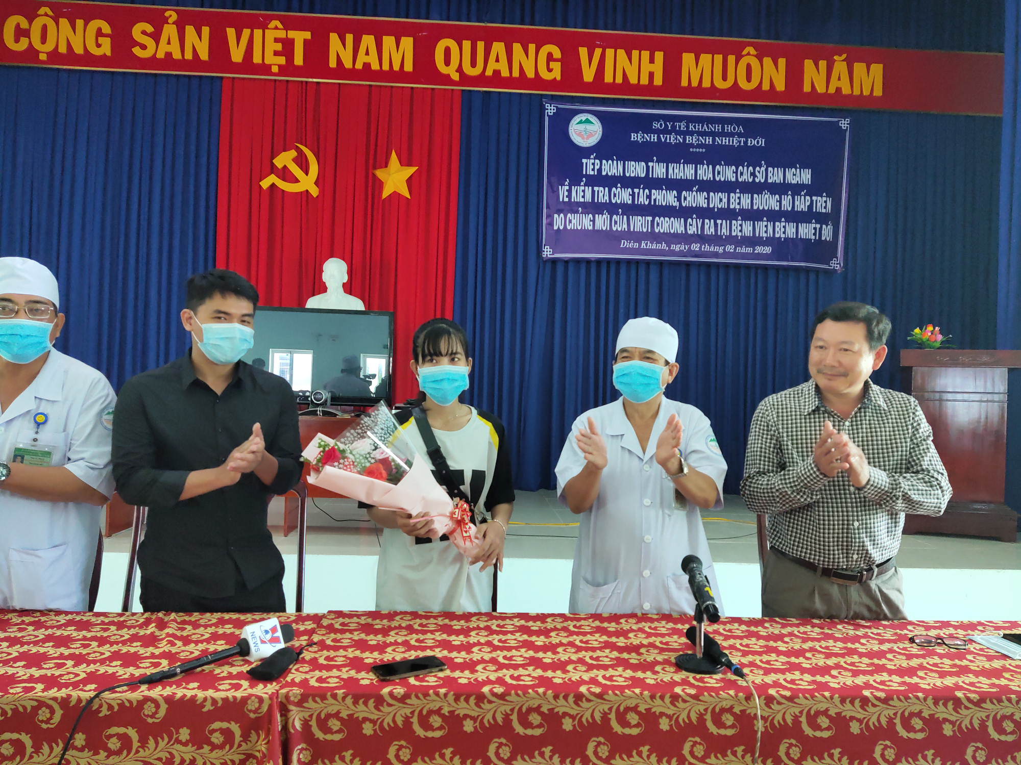Khánh Hòa: Hai người Nga sốt cao trên 38 độ được cách li vì nghi nhiễm Covid-19 - Ảnh 2. Khánh Hòa: Hai người Nga sốt cao trên 38 độ được cách li vì nghi nhiễm Covid-19 - Ảnh 2.