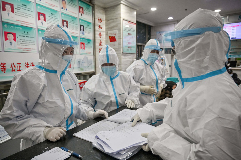 Vì sao tiến trình tạo vaccine ì ạch dù virus corona lây lan chóng mặt? - Ảnh 3. Vì sao tiến trình tạo vaccine ì ạch dù virus corona lây lan chóng mặt? - Ảnh 3.