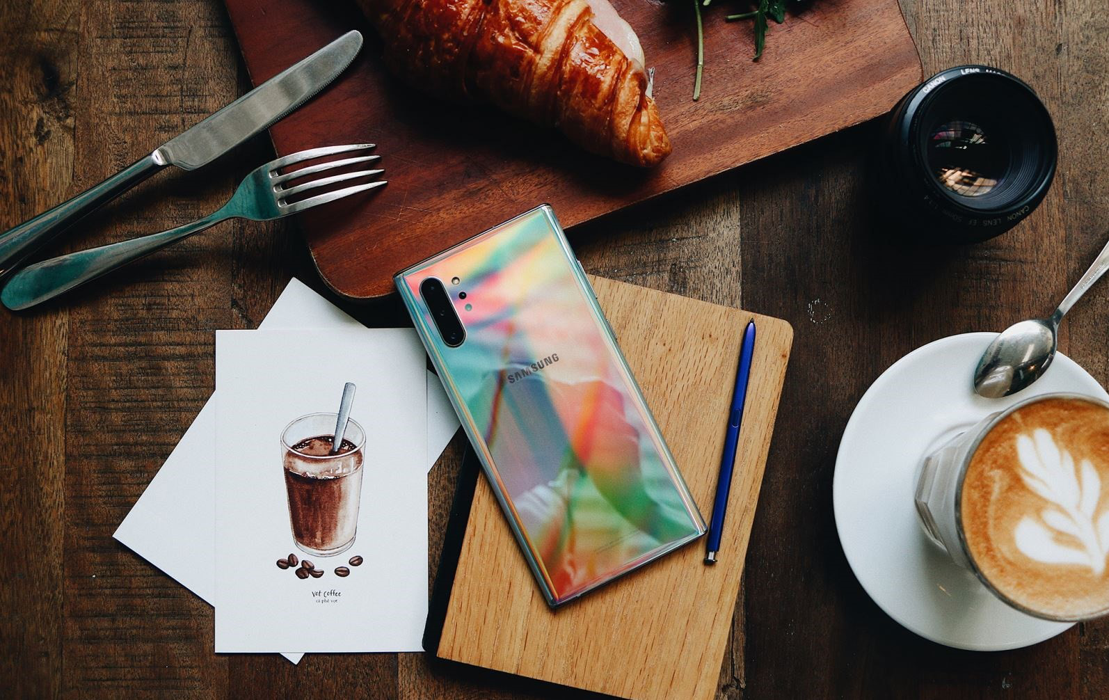 15 triệu đồng nên mua điện thoại cao cấp iPhone hay Samsung? - Ảnh 6. 15 triệu đồng nên mua điện thoại cao cấp iPhone hay Samsung? - Ảnh 6.