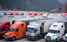 Container chở hoa quả ùn ở cửa khẩu