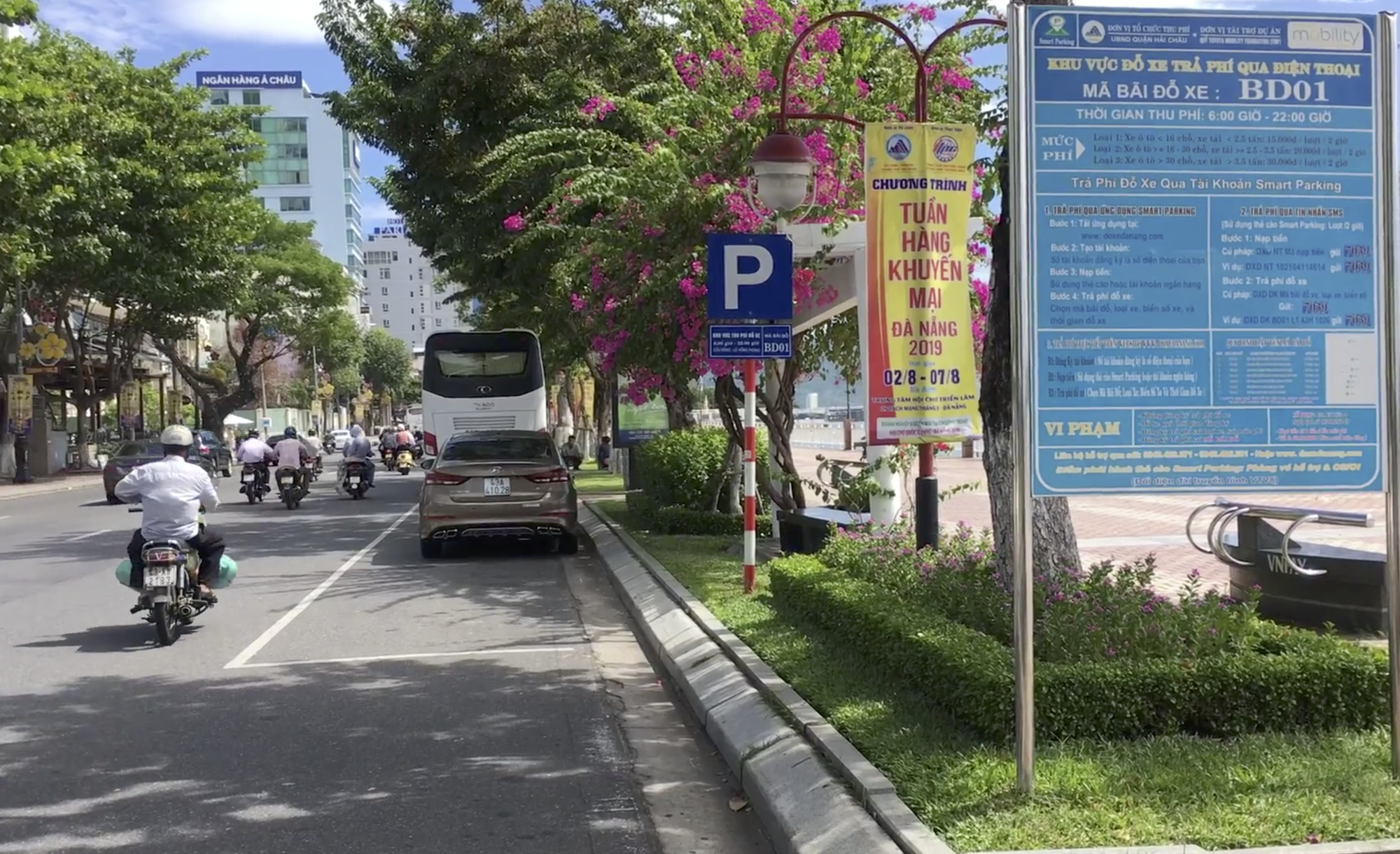 Lãnh đạo Đà Nẵng bác đề xuất thu phí đỗ ô tô thêm 5 tuyến, đoạn đường trung tâm - Ảnh 1. Lãnh đạo Đà Nẵng bác đề xuất thu phí đỗ ô tô thêm 5 tuyến, đoạn đường trung tâm - Ảnh 1.