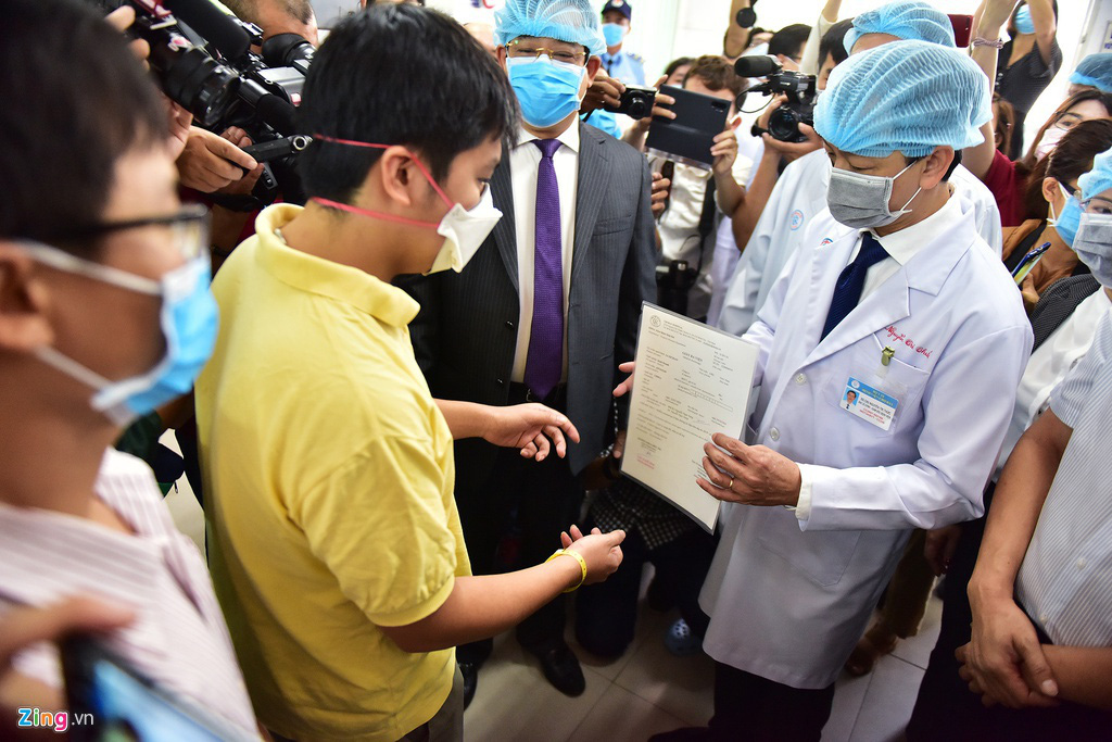 Nhiều bệnh nhân nhiễm virus corona ở Việt Nam được xuất viện - Ảnh 1.
