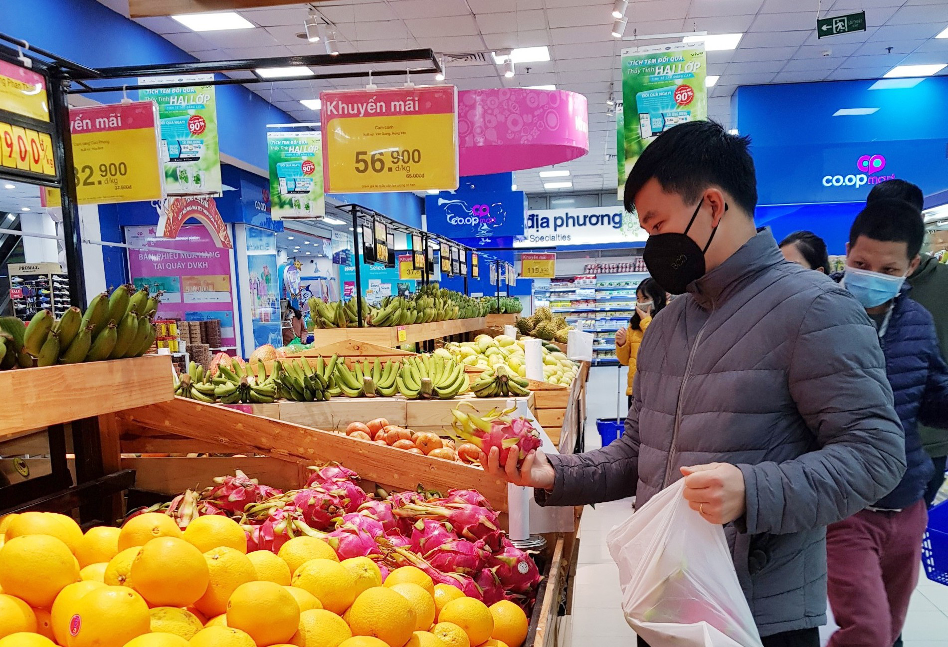 Co.opmart giải cứu thanh long, dưa hấu giúp nông dân, giảm giá chanh, bưởi, thịt heo để người dân tăng sức đề kháng chống virus corona - Ảnh 1. Co.opmart giải cứu thanh long, dưa hấu giúp nông dân, giảm giá chanh, bưởi, thịt heo để người dân tăng sức đề kháng chống virus corona - Ảnh 1.