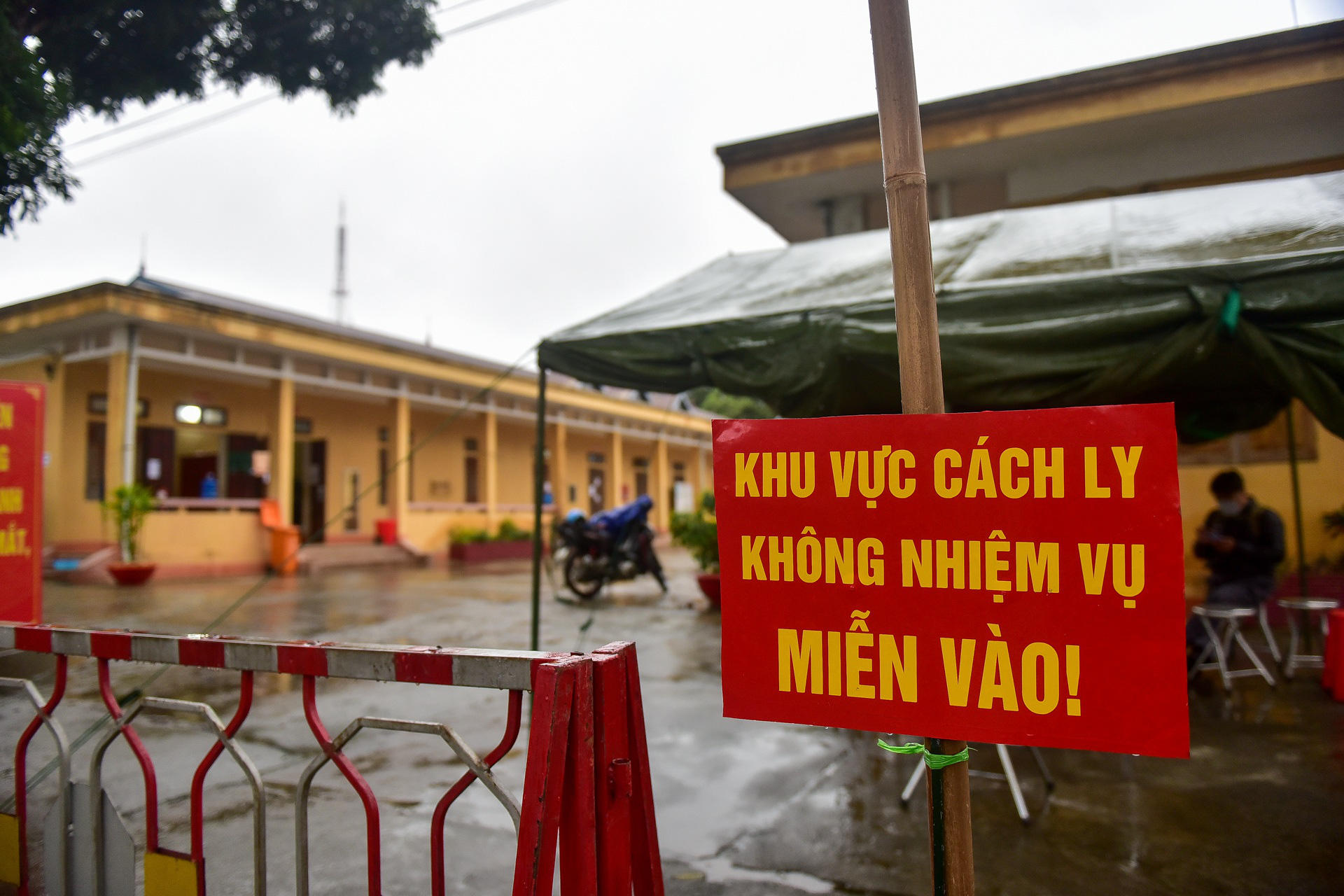 Bên trong khu cách li 260 công dân Việt Nam tại doanh trại quân đội - Ảnh 6. Bên trong khu cách li 260 công dân Việt Nam tại doanh trại quân đội - Ảnh 6.