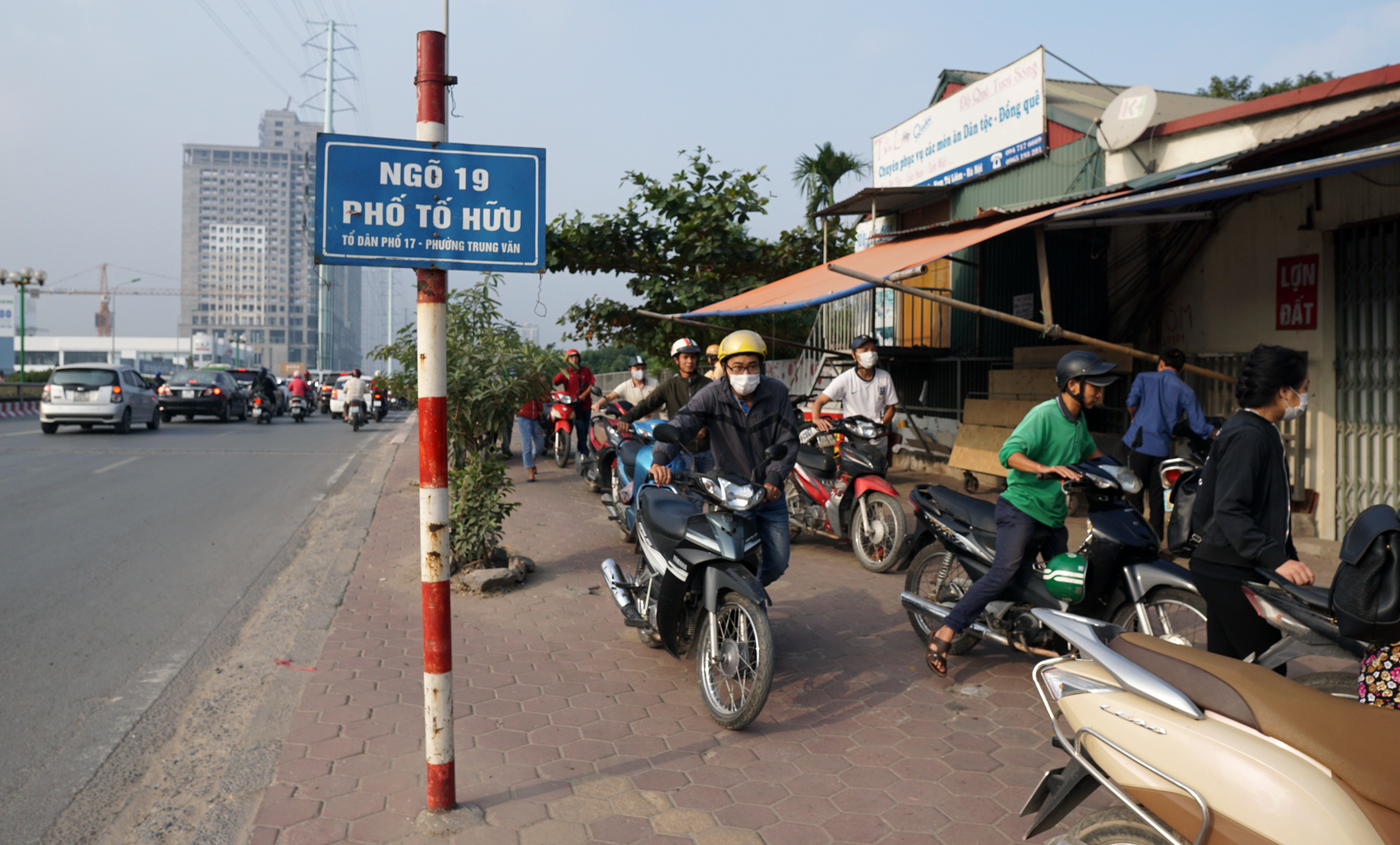 Đường Tố Hữu qua Trung Văn ùn tắc 4 mùa - Ảnh 7.