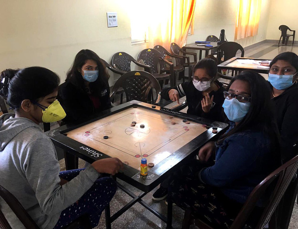 Du thuyền, khách sạn, khu nghỉ dưỡng thành nơi cách li dịch corona - Ảnh 12. Du thuyền, khách sạn, khu nghỉ dưỡng thành nơi cách li dịch corona - Ảnh 12.