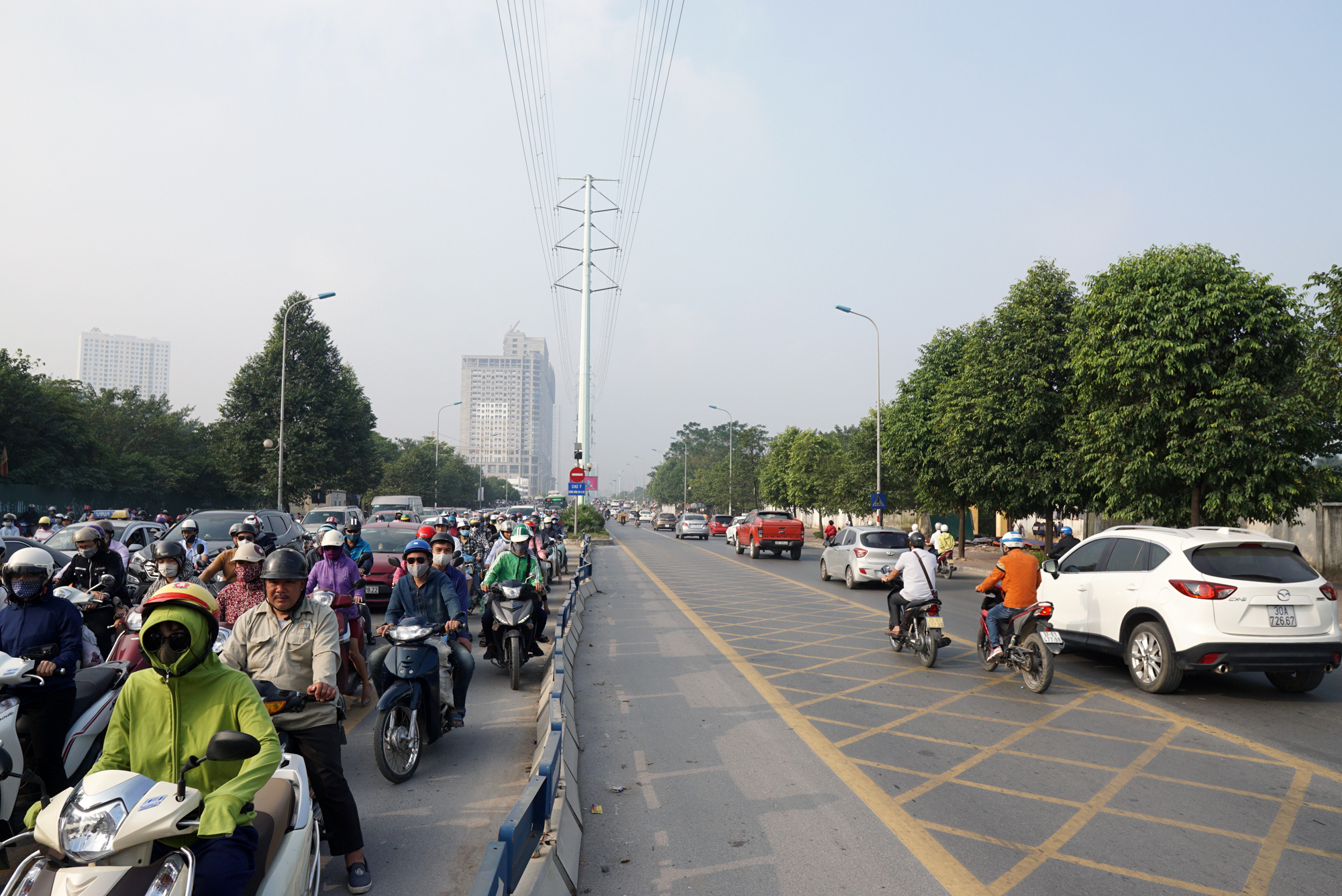Đường Tố Hữu qua Trung Văn ùn tắc 4 mùa - Ảnh 2.