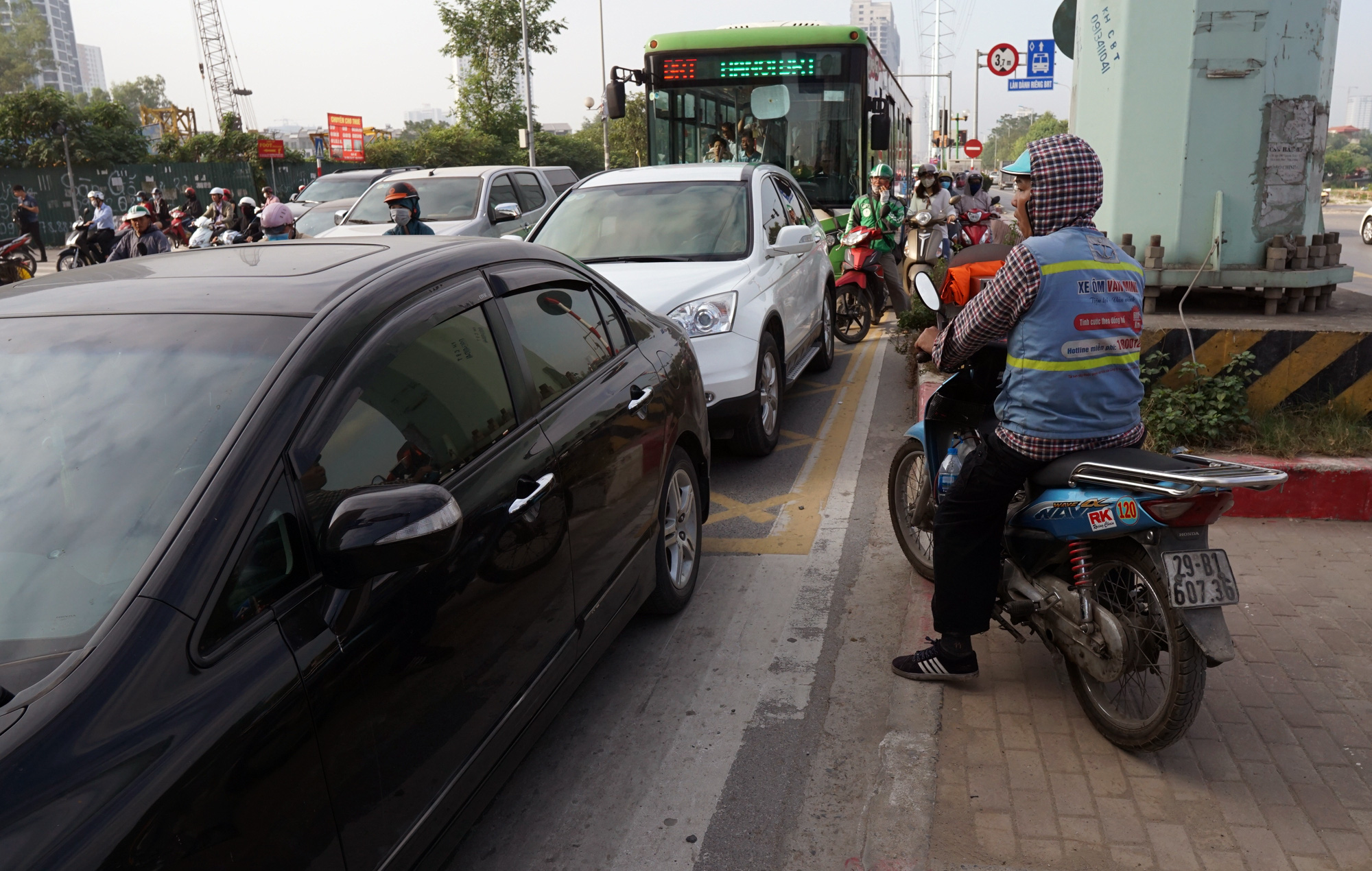 Đường Tố Hữu qua Trung Văn ùn tắc 4 mùa - Ảnh 13.