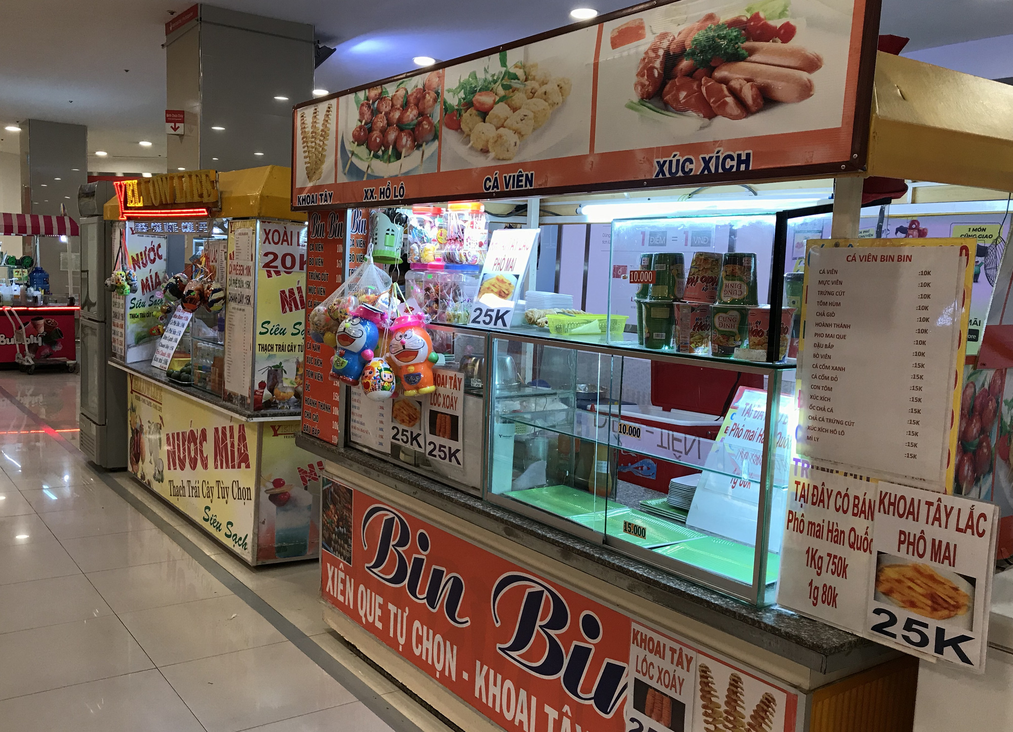 Nhà hàng, tiệm thức ăn nhanh tại Sài Gòn vắng tanh vì người dân sợ virus corona - Ảnh 10. Nhà hàng, tiệm thức ăn nhanh tại Sài Gòn vắng tanh vì người dân sợ virus corona - Ảnh 10.