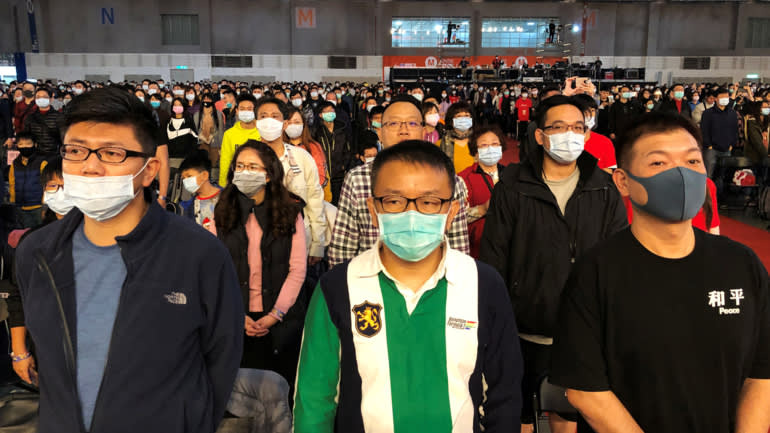 Foxconn tự sản xuất khẩu trang, buộc nhân viên phải quay trở lại Trung Quốc để làm việc - Ảnh 2. Foxconn tự sản xuất khẩu trang, buộc nhân viên phải quay trở lại Trung Quốc để làm việc - Ảnh 2.