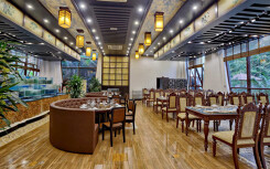Quán ăn, cửa hàng thời trang tại Hà Nội vắng bóng người ăn uống, mua sắm sau Tết