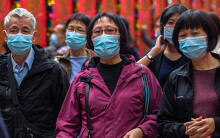 Virus corona đang khiến cả thế giới quay cuồng sản xuất khẩu trang