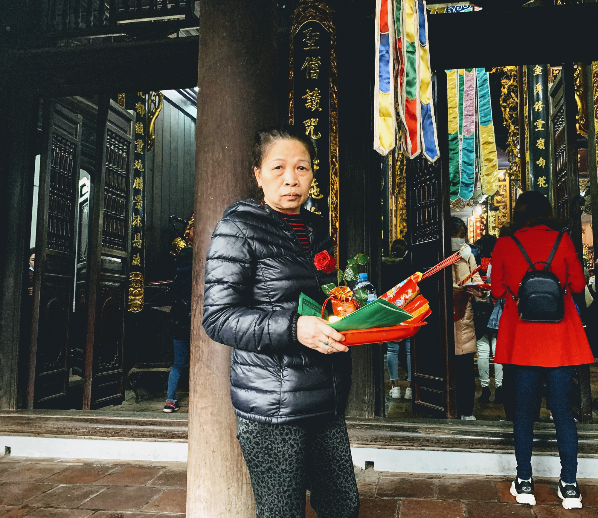Rằm tháng Giêng, hàng quán ven đền chùa ế ẩm, người bán than trời: Chưa năm nào vắng như năm nay - Ảnh 5. Rằm tháng Giêng, hàng quán ven đền chùa ế ẩm, người bán than trời: Chưa năm nào vắng như năm nay - Ảnh 5.