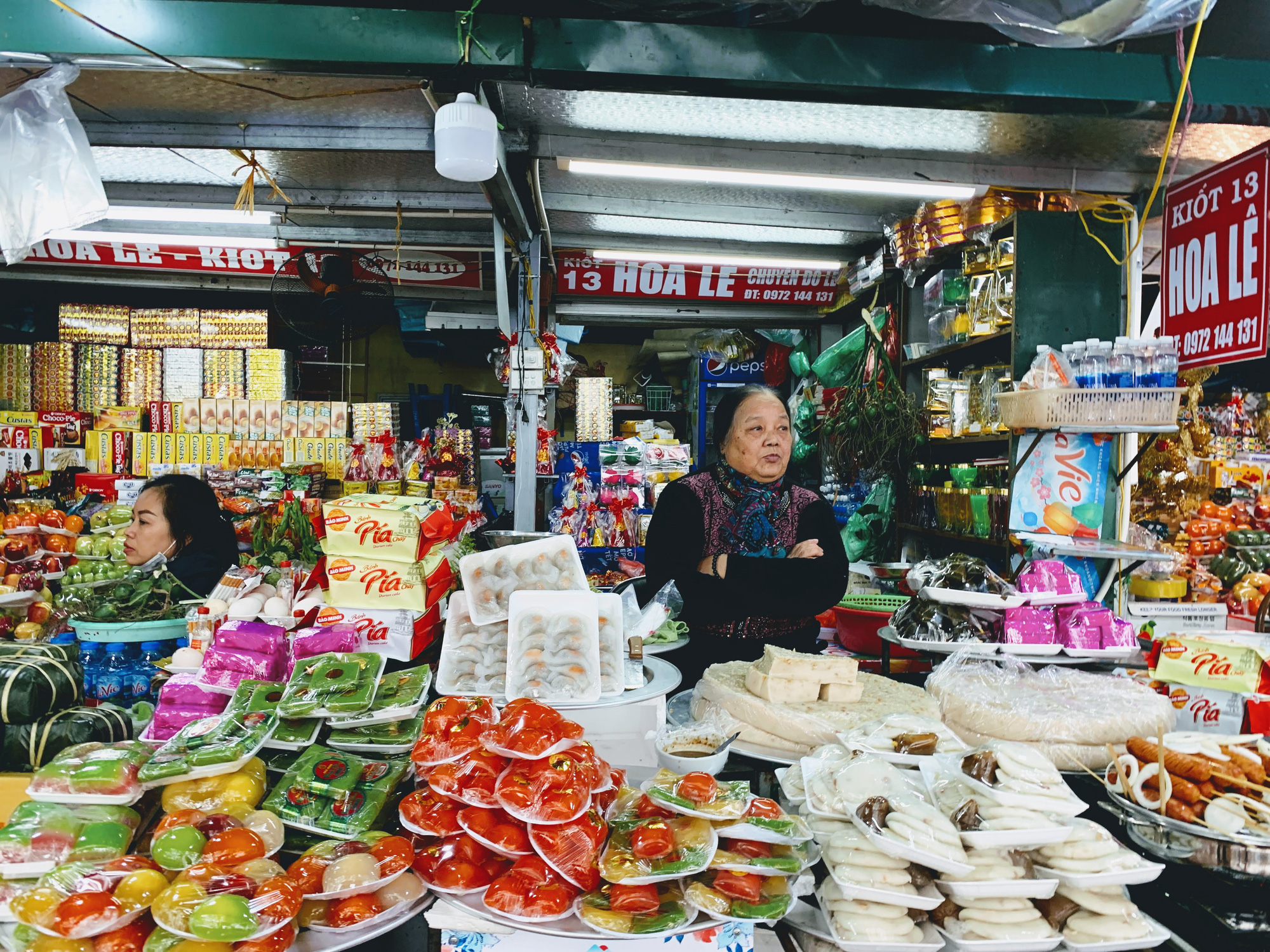 Rằm tháng Giêng, hàng quán ven đền chùa ế ẩm, người bán than trời: Chưa năm nào vắng như năm nay - Ảnh 9. Rằm tháng Giêng, hàng quán ven đền chùa ế ẩm, người bán than trời: Chưa năm nào vắng như năm nay - Ảnh 9.