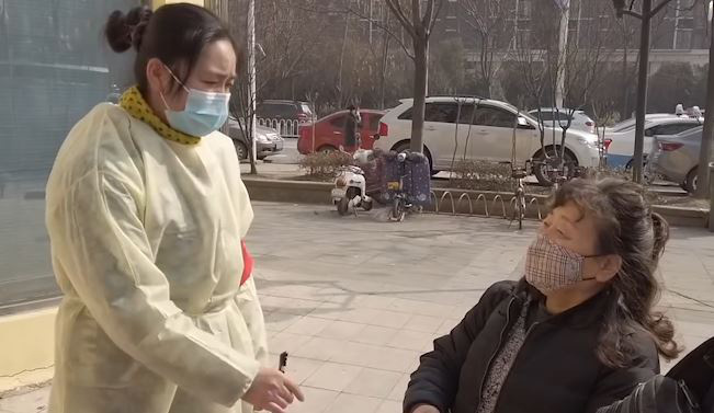 Dân Trung Quốc chôn chân tại nhà vì virus corona, dịch vụ giao hàng thắng đậm - Ảnh 7.