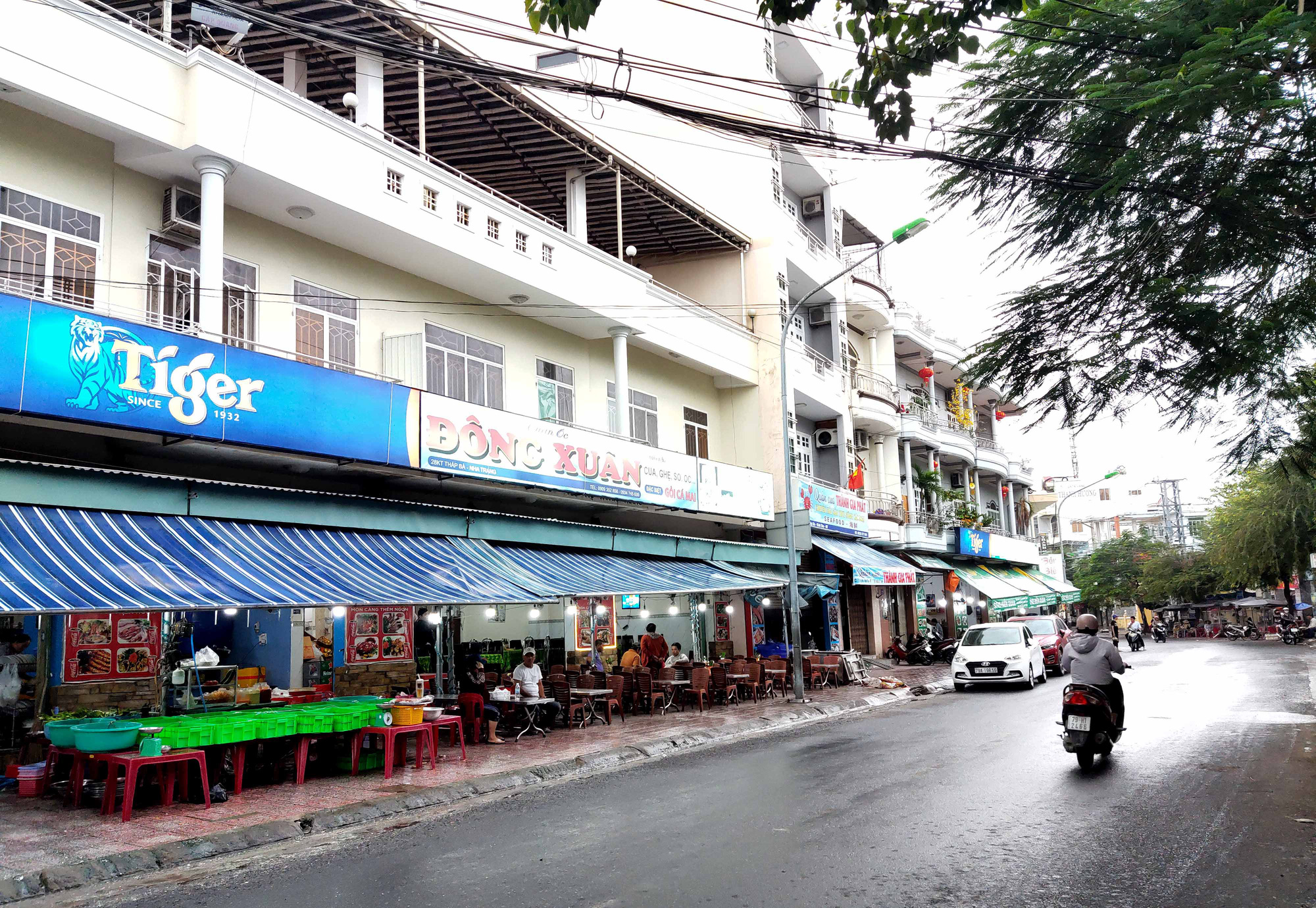 Nha Trang: Phố hải sản đìu hiu, hàng loạt nhà hàng đóng cửa trong đại dịch corona  - Ảnh 7.
