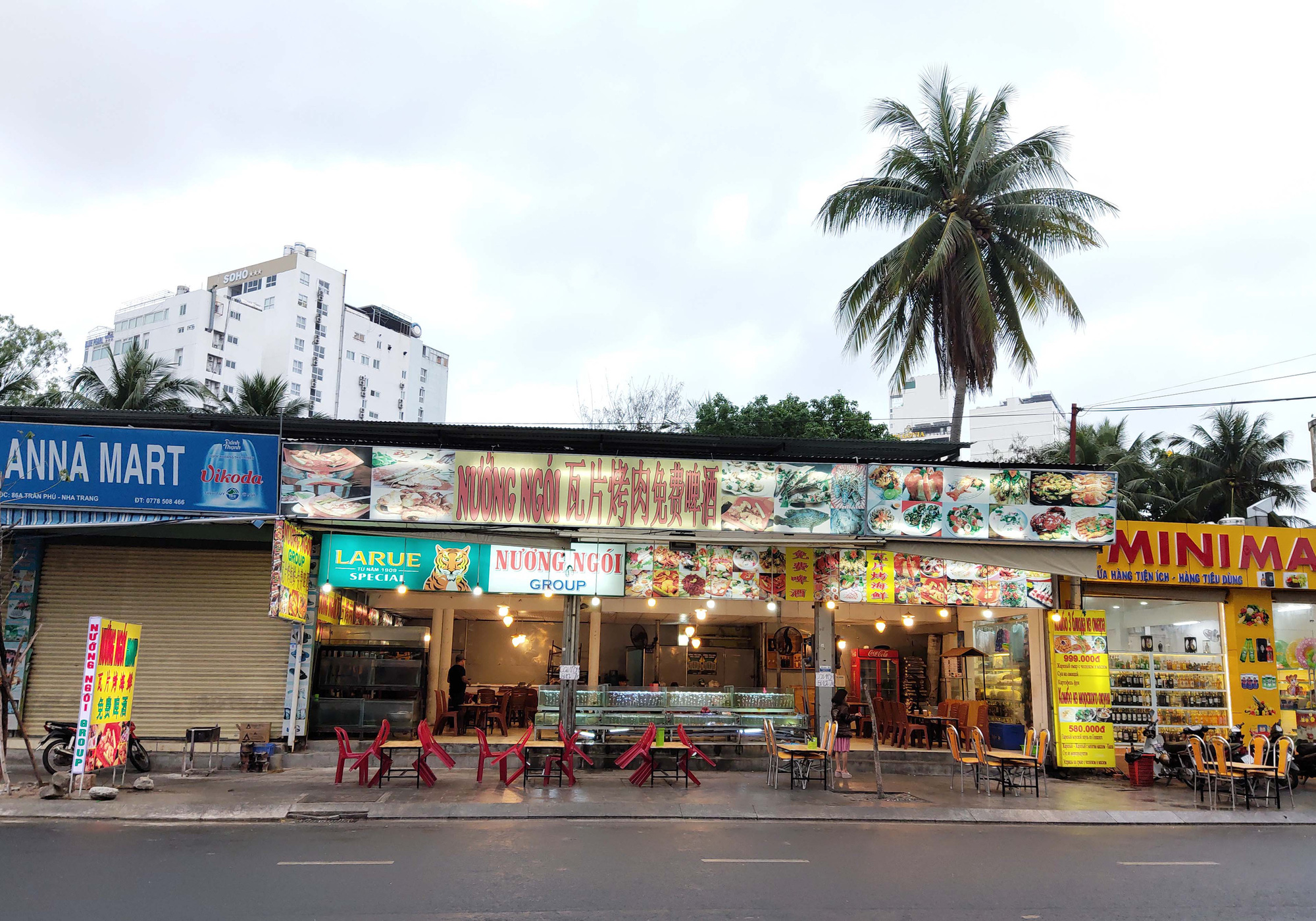 Nha Trang: Phố hải sản đìu hiu, hàng loạt nhà hàng đóng cửa trong đại dịch corona  - Ảnh 14.