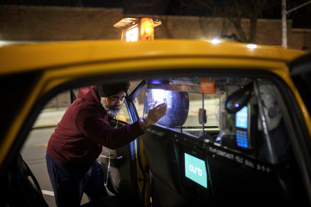 Tình hình dịch Covid-19 ngày càng phức tạp, người dân New York vật lộn với cuộc sống - Ảnh 6. Tình hình dịch Covid-19 ngày càng phức tạp, người dân New York vật lộn với cuộc sống - Ảnh 6.