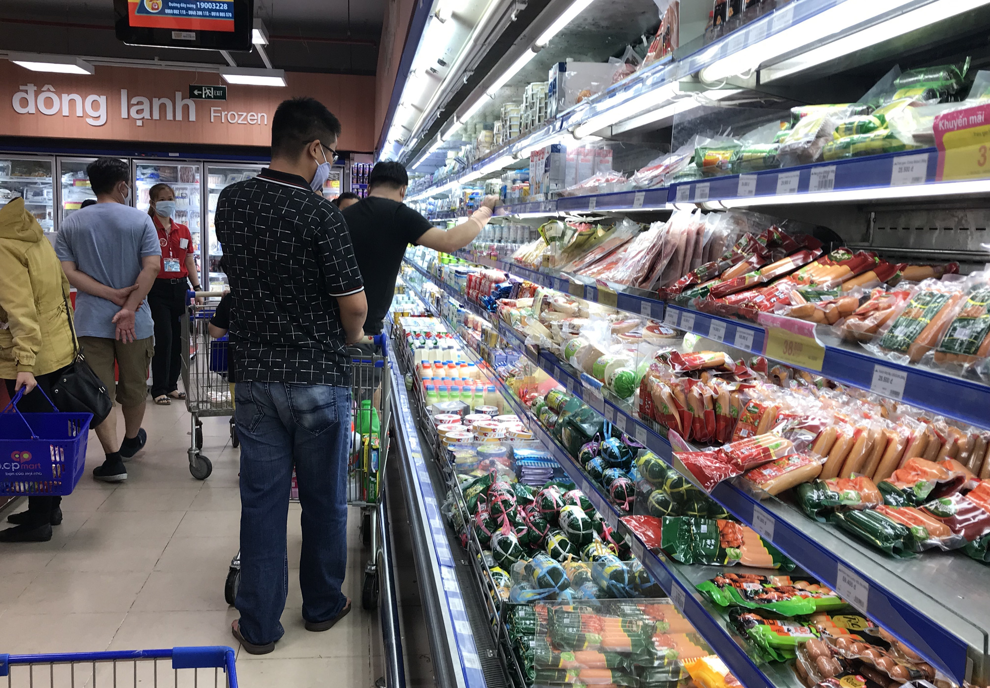 Bộ Công Thương khẳng định hàng hóa, thực phẩm đủ cho người dân ngay cả lúc dịch bệnh - Ảnh 1. Bộ Công Thương khẳng định hàng hóa, thực phẩm đủ cho người dân ngay cả lúc dịch bệnh - Ảnh 1.