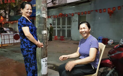 Hải Phòng: Dân trong vùng kiểm soát Covid-19 mừng như có tiệc khi biết hàng xóm âm tính