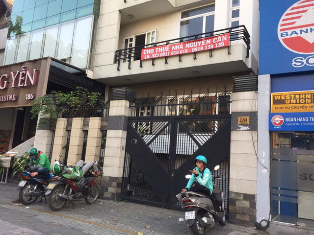 Nhà phố giá vài trăm triệu đồng mỗi m2, lo ế không ai mua thời Covid - 19 - Ảnh 1. Nhà phố giá vài trăm triệu đồng mỗi m2, lo ế không ai mua thời Covid - 19 - Ảnh 1.