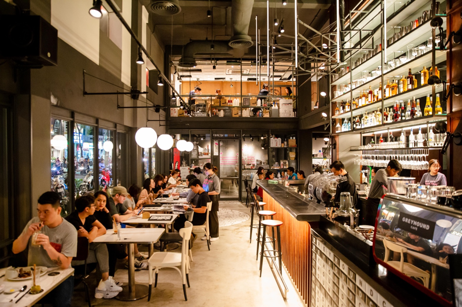 Nhà đồng sáng lập Greyhound Café chia sẻ chuyện kinh doanh tại thị trường Việt Nam - Ảnh 2.
