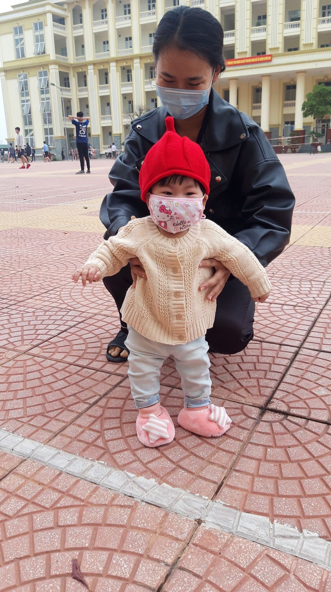 Ngày cuối cùng trong khu cách li của em bé 6 tháng tuổi trở về từ Daegu - Ảnh 1. Ngày cuối cùng trong khu cách li của em bé 6 tháng tuổi trở về từ Daegu - Ảnh 1.