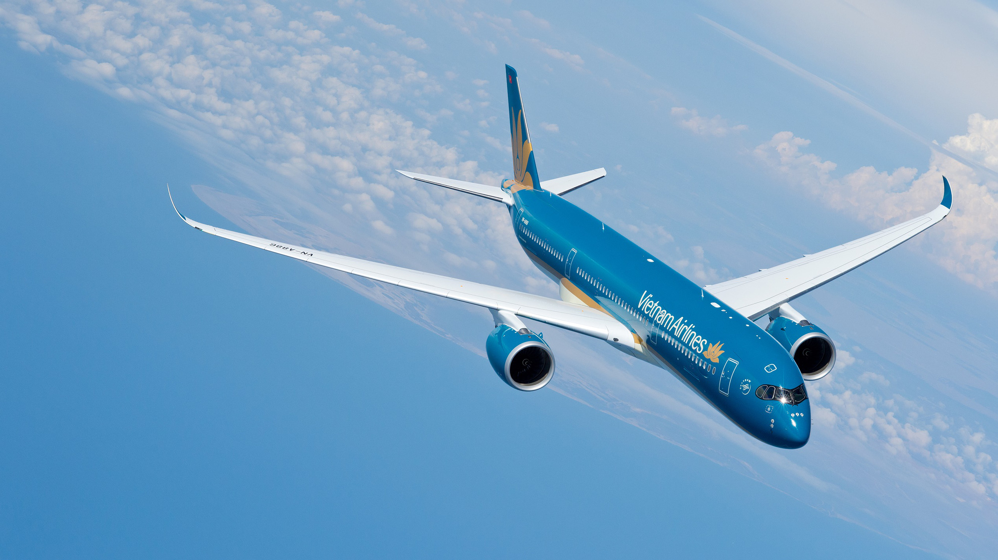 Vietnam Airlines giảm 14 chuyến bay mỗi tuần đến châu Âu vì dịch Covid-19 - Ảnh 1. Vietnam Airlines giảm 14 chuyến bay mỗi tuần đến châu Âu vì dịch Covid-19 - Ảnh 1.