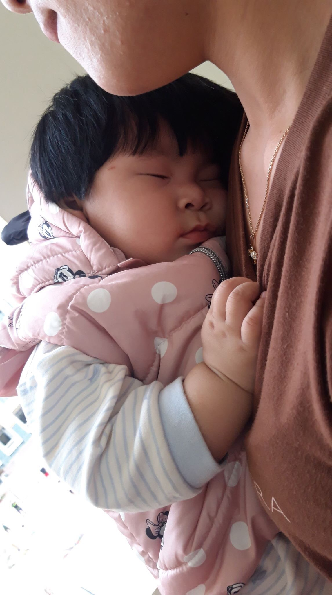 Ngày cuối cùng trong khu cách li của em bé 6 tháng tuổi trở về từ Daegu - Ảnh 7. Ngày cuối cùng trong khu cách li của em bé 6 tháng tuổi trở về từ Daegu - Ảnh 7.