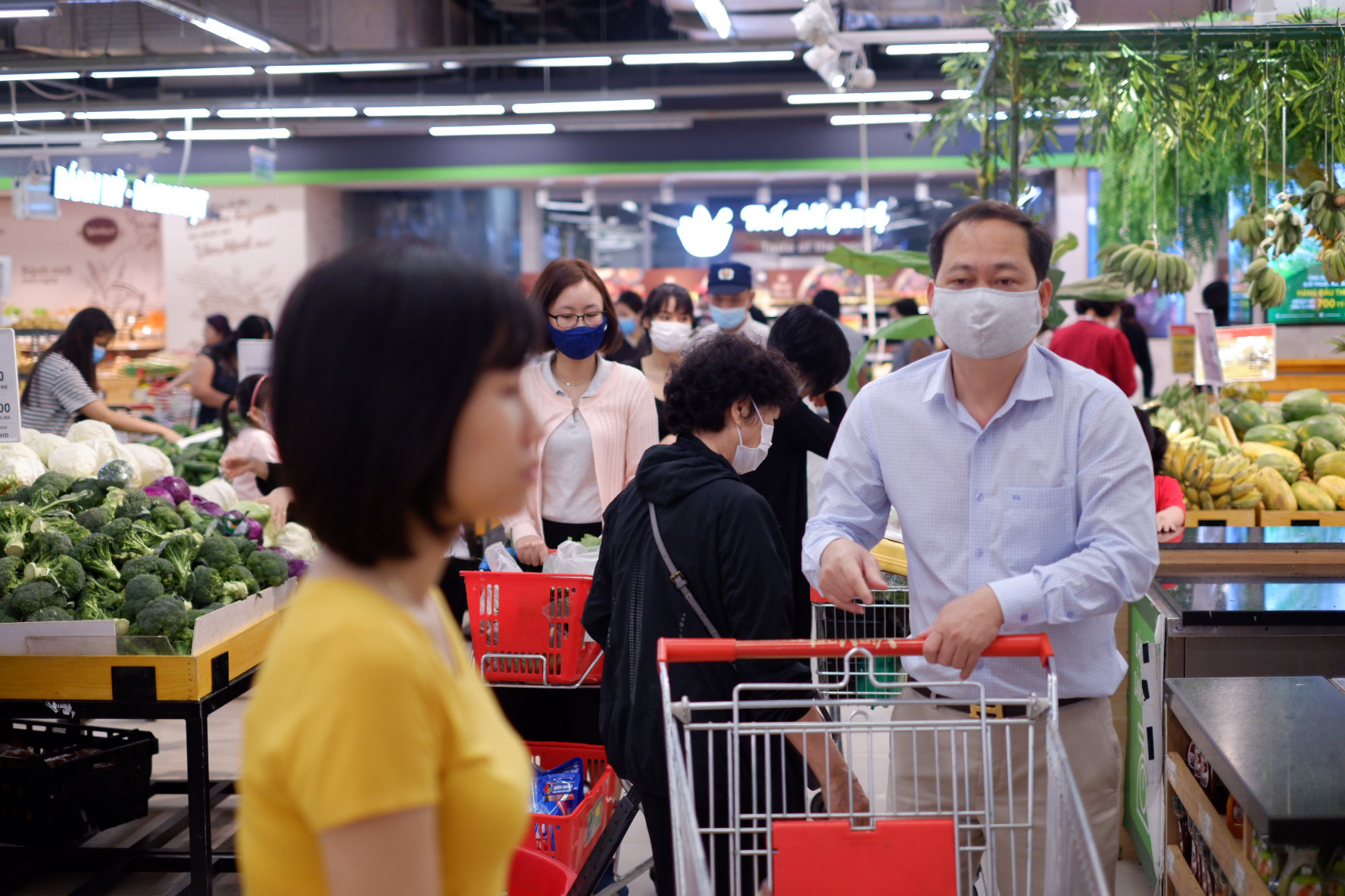 VinMart sẽ tạm đóng siêu thị, cửa hàng có nguy cơ cao nhiễm Covid-19 - Ảnh 1. VinMart sẽ tạm đóng siêu thị, cửa hàng có nguy cơ cao nhiễm Covid-19 - Ảnh 1.