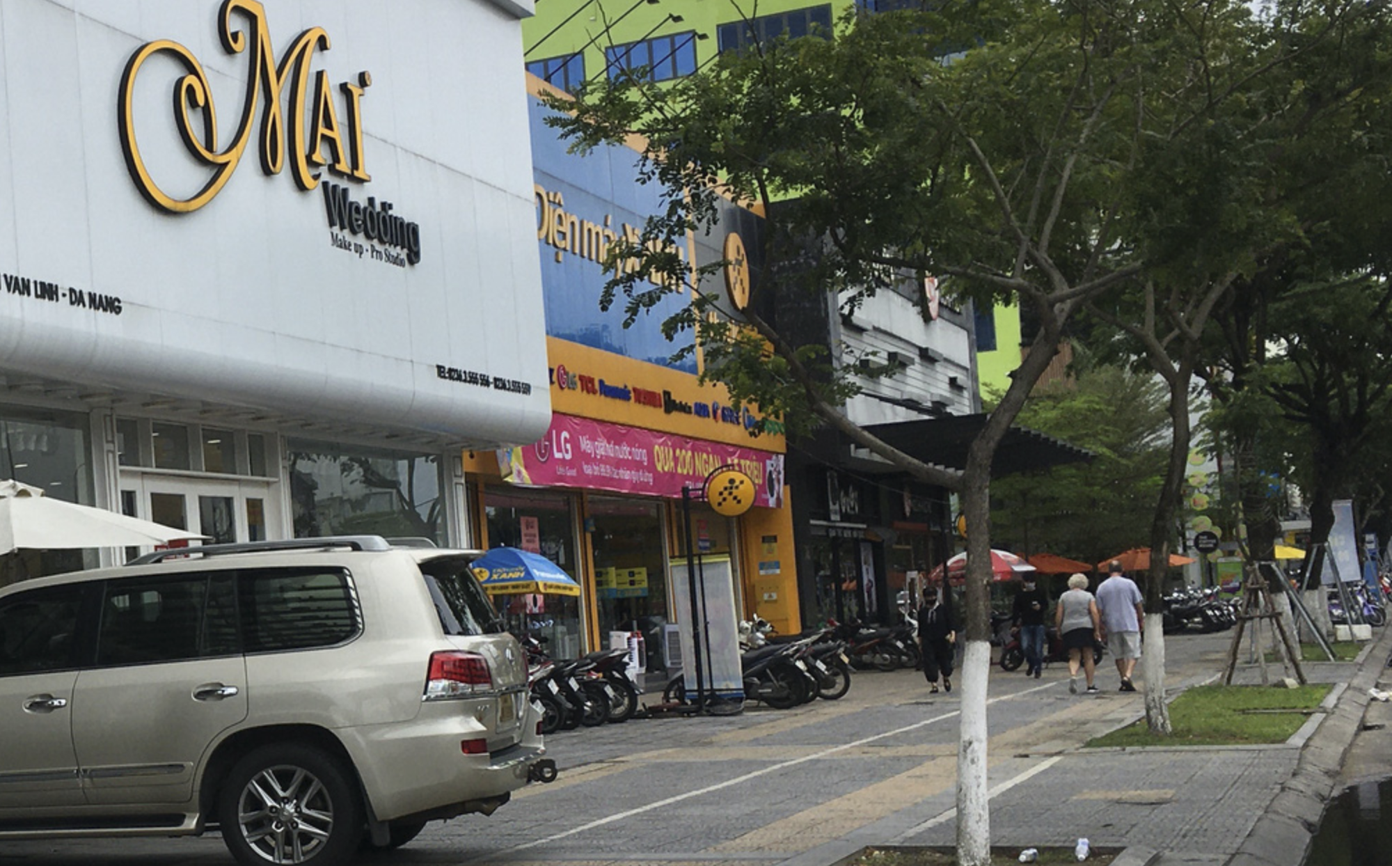 Đà Nẵng: Hai người Anh đã bị nhiễm Covid-19 có đến Điện Máy Xanh, The Coffee House, Charm Spa - Ảnh 1.