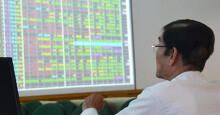 Vừa đầu tư chứng khoán vừa hóng dịch