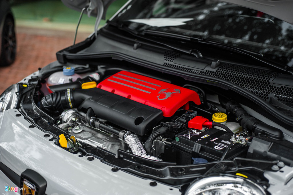 Ô tô siêu nhỏ có giá gần 3 tỉ đồng tại Việt Nam, đắt ngang Porsche Macan - Ảnh 13. Ô tô siêu nhỏ có giá gần 3 tỉ đồng tại Việt Nam, đắt ngang Porsche Macan - Ảnh 13.
