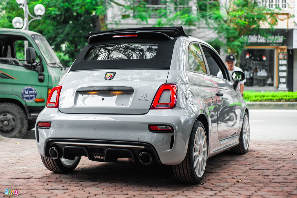Ô tô siêu nhỏ có giá gần 3 tỉ đồng tại Việt Nam, đắt ngang Porsche Macan - Ảnh 5. Ô tô siêu nhỏ có giá gần 3 tỉ đồng tại Việt Nam, đắt ngang Porsche Macan - Ảnh 5.