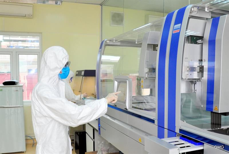 Hơn 300.000 người dân TP Hạ Long, Quảng Ninh đang được khám sức khỏe phòng mắc Covid-19 - Ảnh 1. Hơn 300.000 người dân TP Hạ Long, Quảng Ninh đang được khám sức khỏe phòng mắc Covid-19 - Ảnh 1.